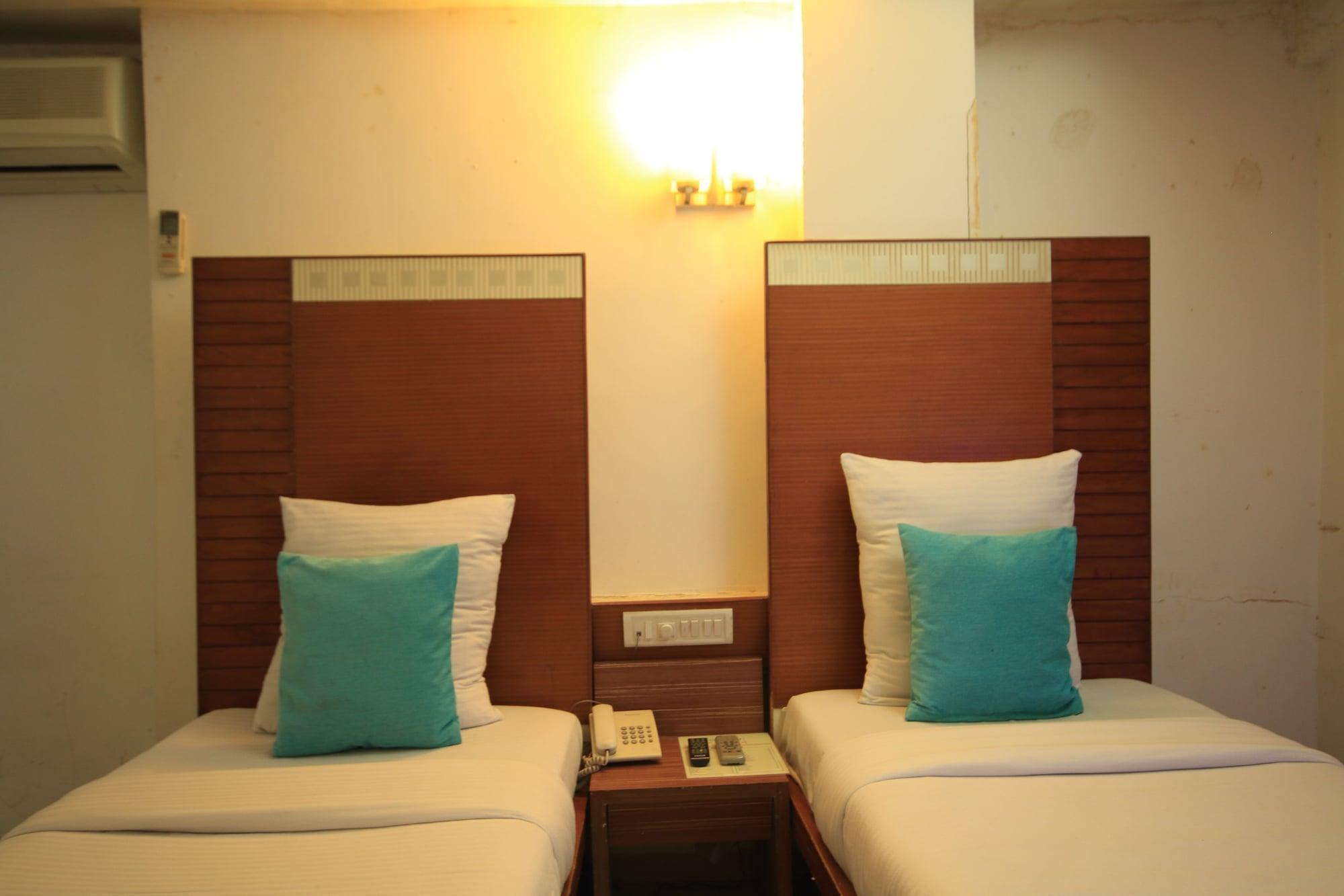 Fabhotel Kadamb Inn Ахмедабад Экстерьер фото