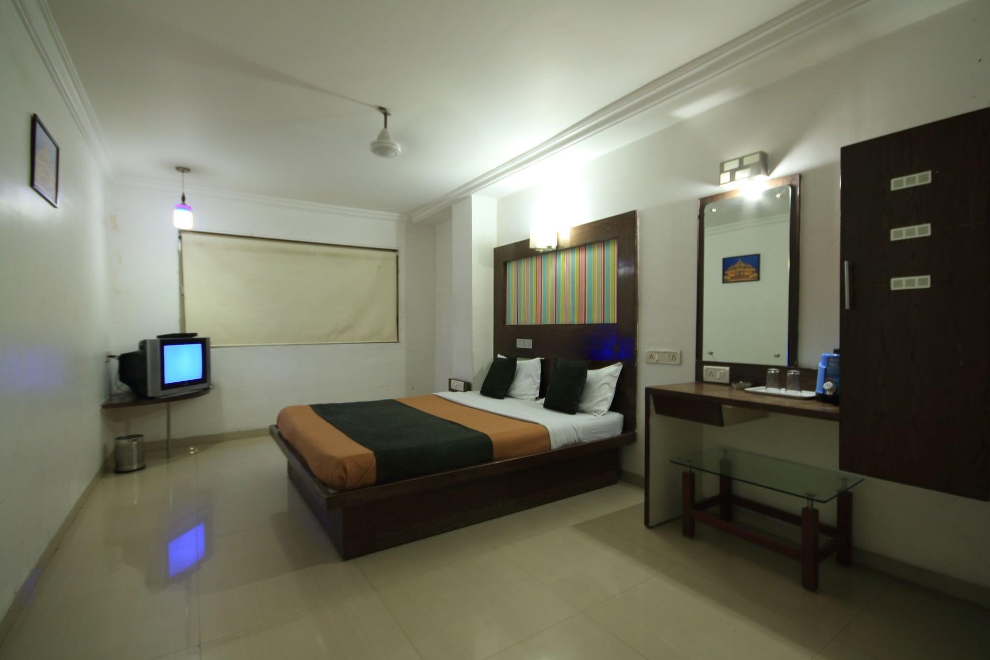 Fabhotel Kadamb Inn Ахмедабад Экстерьер фото